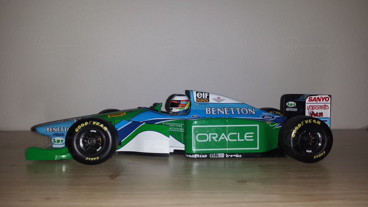 Diecast Benetton B194 modelcar, Minichamps 1:18 in racing 