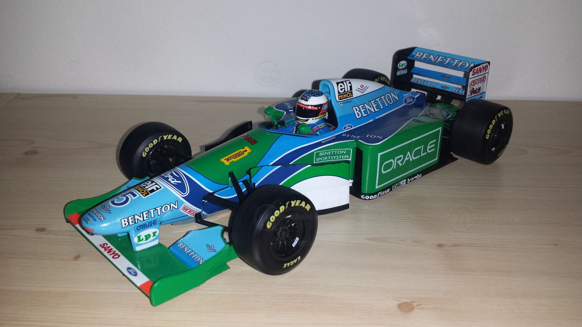 Diecast Benetton B194 modelcar, Minichamps 1:18 in racing 