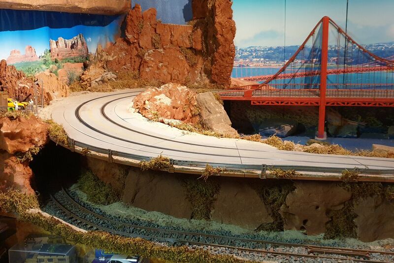 Vanishing Point Valley - 1:32 Slottrack Image 1