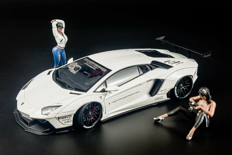 Girls & Cars Image 1