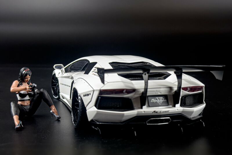 Girls & Cars Image 3