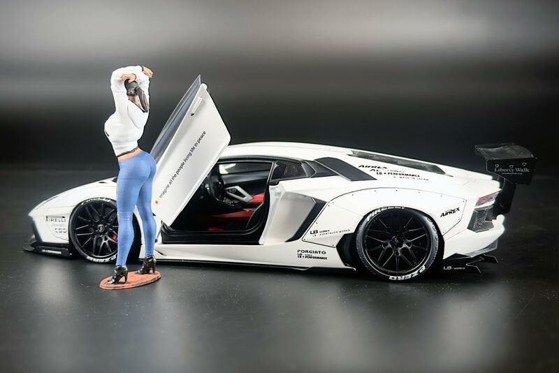 Girls & Cars Image 4