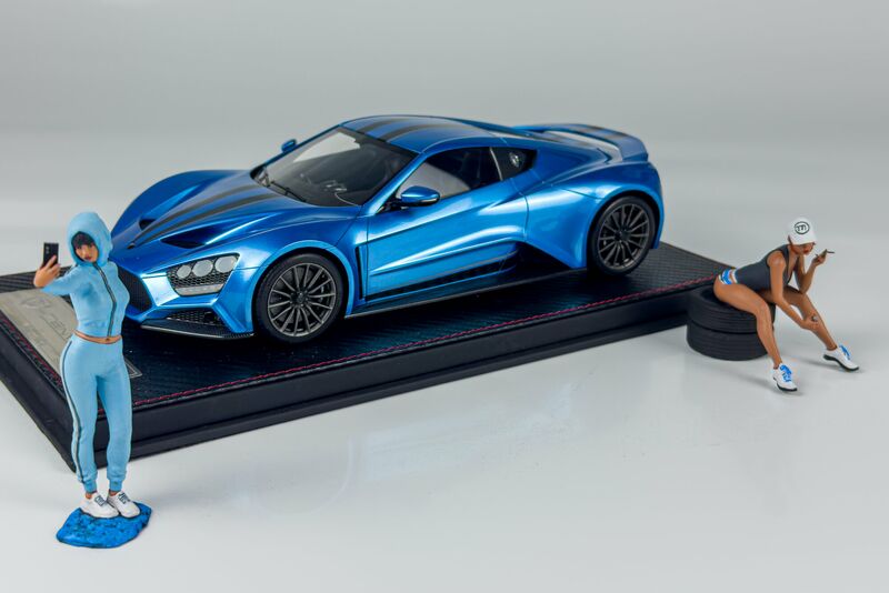 Girls & Cars Image 5