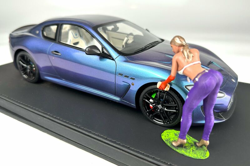 Girls & Cars Image 13